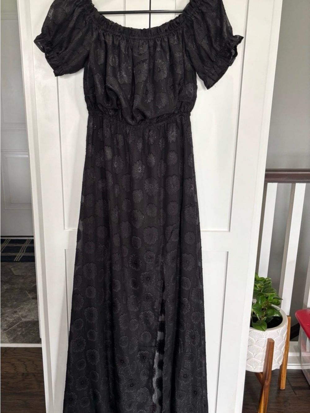 🌸Lulu's Black Off-Shoulder Floral Jacquard Maxi with Puff Sleeves
